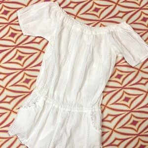 NWOT Honey Punch Wht Off-Shoulder Romper W/ Lace